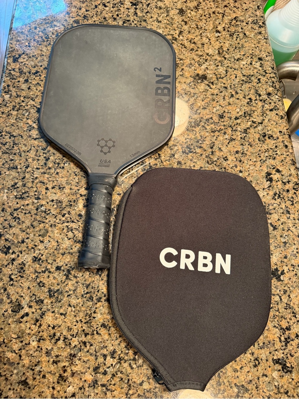 Good Condition Lightweight 13 Mm Crbn 2 Pickleball Paddle W/ Cover